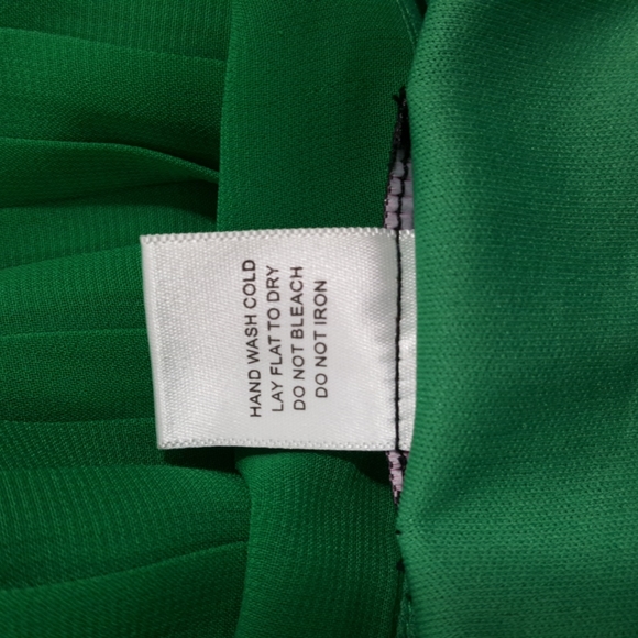 PAPER DOLL Kelly Green Pleated Midi Dress (1X) - Picture 9 of 9